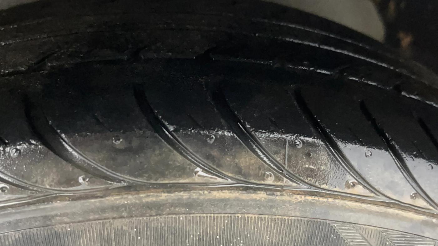 2015 Ford Figo Aspire TREND 1.2 PETROL, Petrol, Manual, 26,407 km, Left Front Tyre Tread