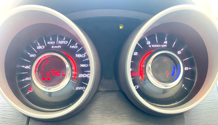 2014 Mahindra XUV500 W8, Diesel, Manual, 1,21,366 km, Odometer Image