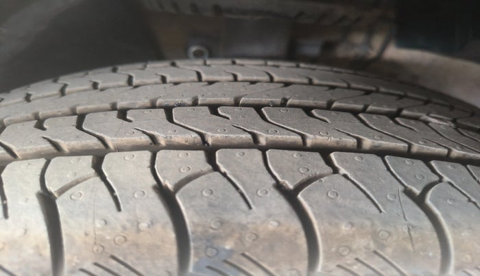 2014 Volkswagen Polo COMFORTLINE 1.2L, Diesel, Manual, 89,489 km, Right Rear Tyre Tread