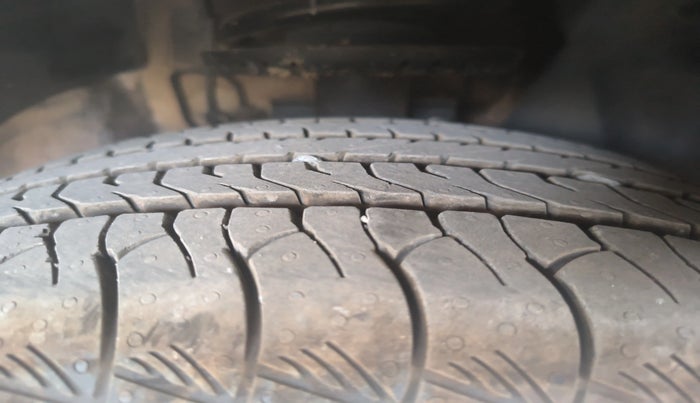 2014 Volkswagen Polo COMFORTLINE 1.2L, Diesel, Manual, 89,489 km, Left Rear Tyre Tread