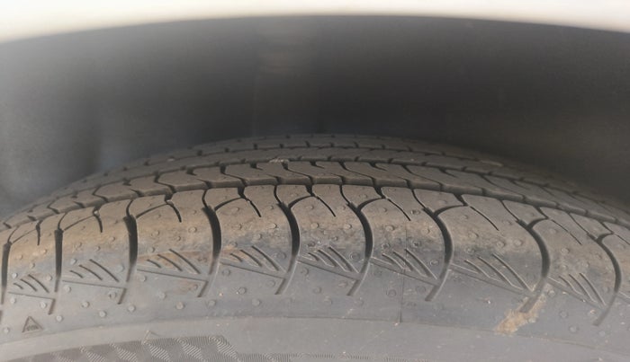 2014 Volkswagen Polo COMFORTLINE 1.2L, Diesel, Manual, 89,489 km, Right Front Tyre Tread