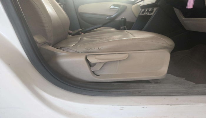 2014 Volkswagen Polo COMFORTLINE 1.2L, Diesel, Manual, 89,489 km, Driver Side Adjustment Panel