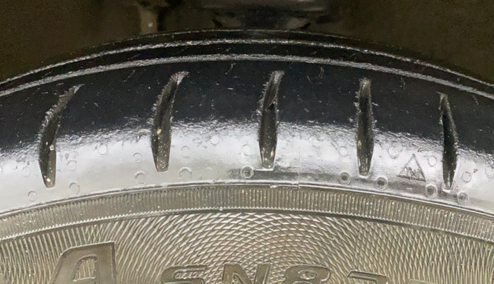 2012 Maruti Zen Estilo LXI, Petrol, Manual, 69,537 km, Right Front Tyre Tread