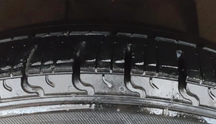 2016 Hyundai Grand i10 ASTA (O) 1.2 KAPPA VTVT, Petrol, Manual, 39,932 km, Right Front Tyre Tread