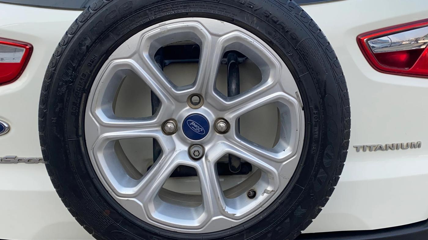 2019 Ford Ecosport TITANIUM + 1.5L PETROL, CNG, Manual, 1,24,712 km, Spare Tyre