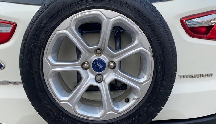 2019 Ford Ecosport TITANIUM + 1.5L PETROL, CNG, Manual, 1,24,698 km, Spare Tyre