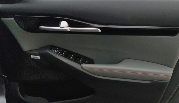 2023 KIA SELTOS  X LINE 1.5 TURBO PETROL DCT, Petrol, Automatic, 18,345 km, Driver Side Door Panels Control