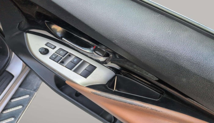 2019 Toyota Innova Crysta 2.8 GX AT 7 STR, Diesel, Automatic, 1,48,683 km, Driver Side Door Panels Control