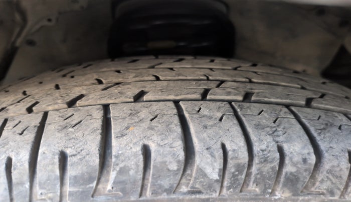 2019 Toyota Innova Crysta 2.8 GX AT 7 STR, Diesel, Automatic, 1,48,683 km, Right Rear Tyre Tread