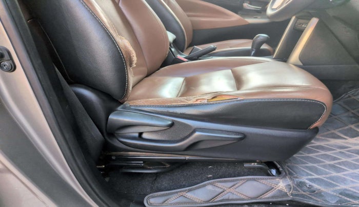 2019 Toyota Innova Crysta 2.8 GX AT 7 STR, Diesel, Automatic, 1,48,683 km, Driver Side Adjustment Panel