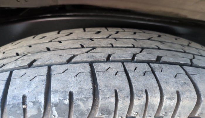 2019 Toyota Innova Crysta 2.8 GX AT 7 STR, Diesel, Automatic, 1,48,683 km, Left Rear Tyre Tread