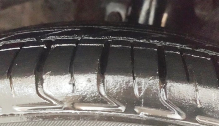 2018 Maruti Dzire VDI, Diesel, Manual, 99,868 km, Left Front Tyre Tread