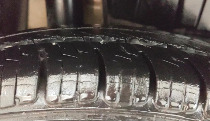 2018 Maruti Dzire VDI, Diesel, Manual, 99,868 km, Right Rear Tyre Tread