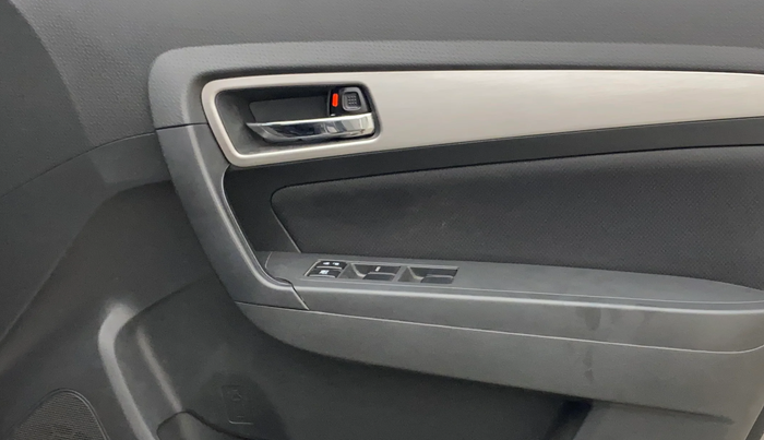 2017 Maruti Vitara Brezza ZDI PLUS, Diesel, Manual, 82,816 km, Driver Side Door Panels Control