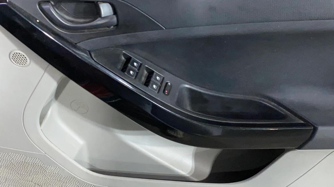 2018 Tata NEXON XM PETROL, Petrol, Manual, 1,29,921 km, Driver Side Door Panels Control