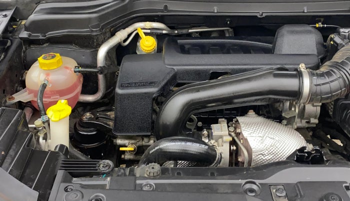 2019 Mahindra XUV300 W8 (O) 1.5 DIESEL, Diesel, Manual, 42,533 km, Engine View - Right