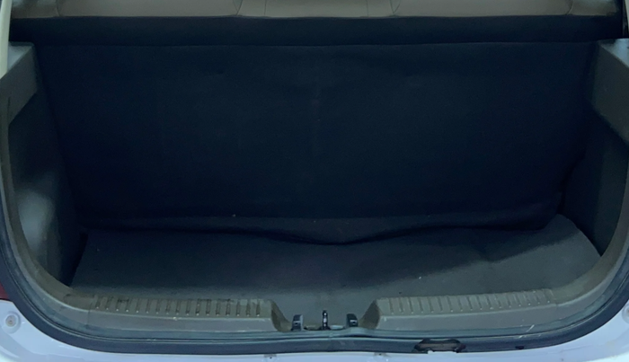 2015 Hyundai i10 MAGNA 1.1, Petrol, Manual, 1,00,643 km, Boot Inside