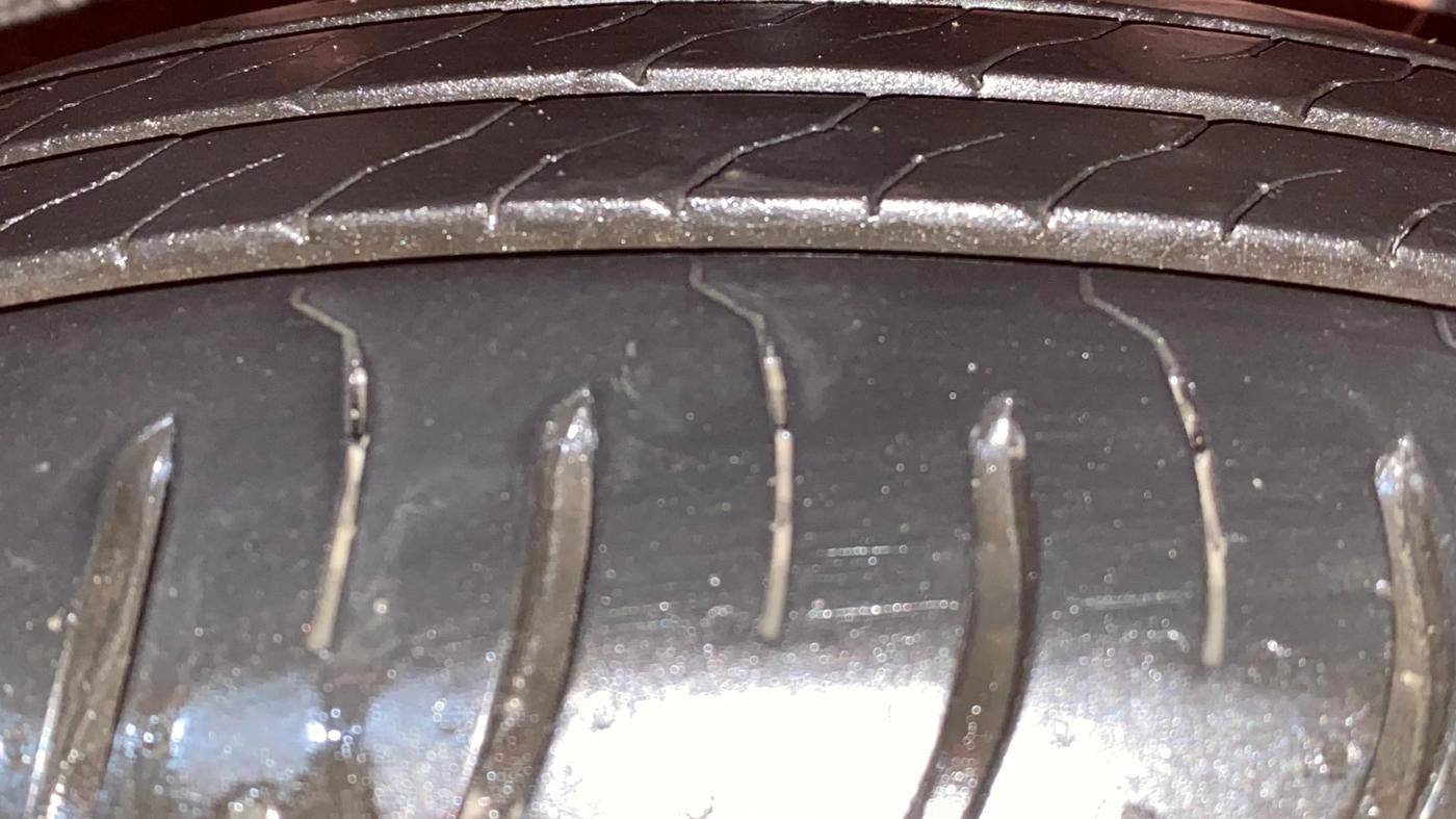 2025 Tata ALTROZ Accomplished Plus S Petrol 6DCT, Petrol, Automatic, 803 km, Right Front Tyre Tread