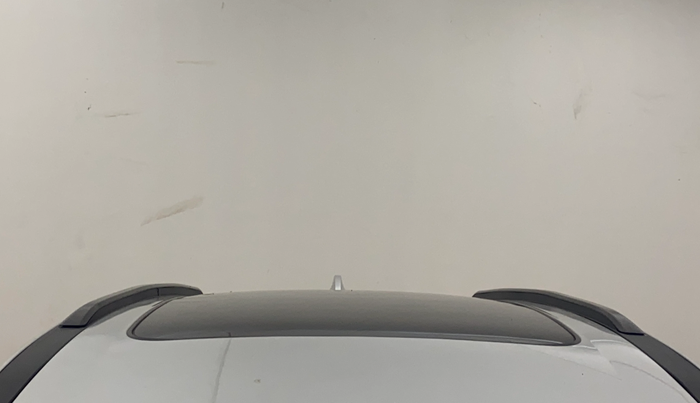 2022 Mahindra XUV700 AX 5 D MT 7 STR, Diesel, Manual, 33,379 km, Moonroof/ Sunroof