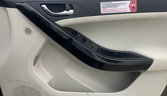 2022 Tata NEXON XZA PLUS (HS) PETROL, Petrol, Automatic, 31,173 km, Driver Side Door Panels Control
