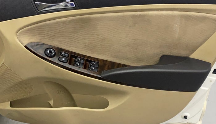 2014 Hyundai Verna FLUIDIC 1.6 VTVT EX, Petrol, Manual, 1,05,898 km, Driver Side Door Panels Control