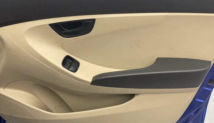 2014 Hyundai Eon MAGNA +, Petrol, Manual, 31,965 km, Driver Side Door Panels Control