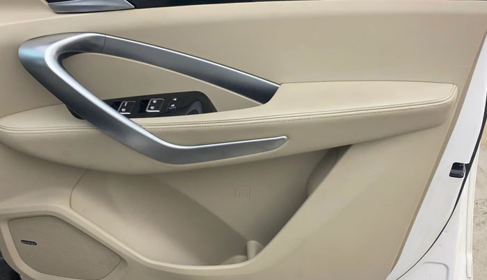 2022 MG HECTOR SHARP 1.5 PETROL CVT, Petrol, Automatic, 28,949 km, Driver Side Door Panels Control