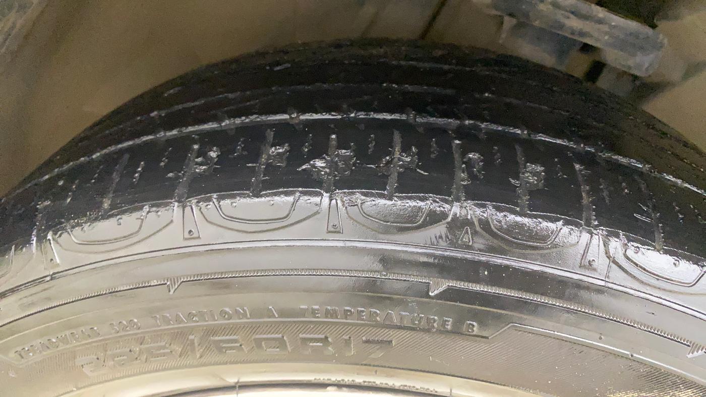 2020 Jeep Compass LONGITUDE PLUS 1.4 PETROL AT, Petrol, Automatic, 70,425 km, Right Front Tyre Tread