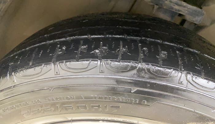2020 Jeep Compass LONGITUDE PLUS 1.4 PETROL AT, Petrol, Automatic, 70,425 km, Right Front Tyre Tread
