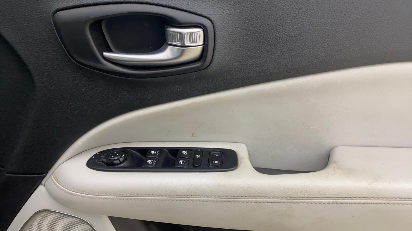 2020 Jeep Compass LONGITUDE PLUS 1.4 PETROL AT, Petrol, Automatic, 70,425 km, Driver Side Door Panels Control