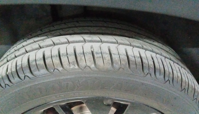 2022 MG HECTOR PLUS SHARP 1.5 PETROL TURBO CVT 6-STR, Petrol, Automatic, 41,452 km, Left Rear Tyre Tread