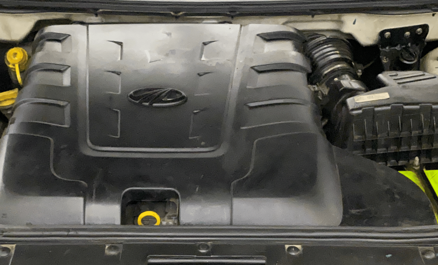 2021 Mahindra XUV500 W7, Diesel, Manual, 93,552 km, Engine View