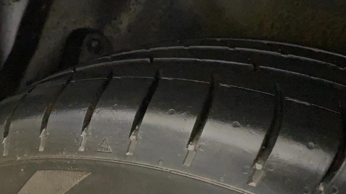 2015 Maruti Swift Dzire VXI, CNG, Manual, 91,737 km, Left Rear Tyre Tread