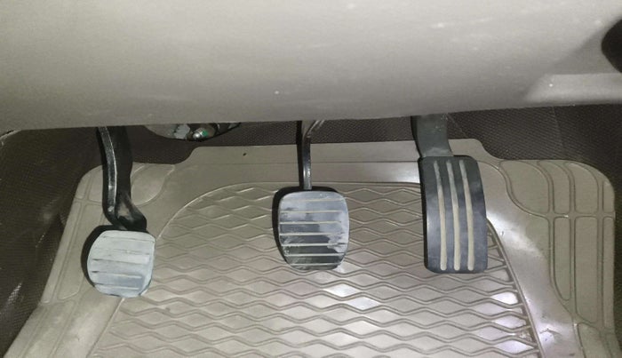 2017 Renault Lodgy 110 PS RXL STEPWAY 8 STR, Diesel, Manual, 66,243 km, Pedals