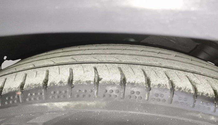 2017 Renault Lodgy 110 PS RXL STEPWAY 8 STR, Diesel, Manual, 66,243 km, Left Front Tyre Tread