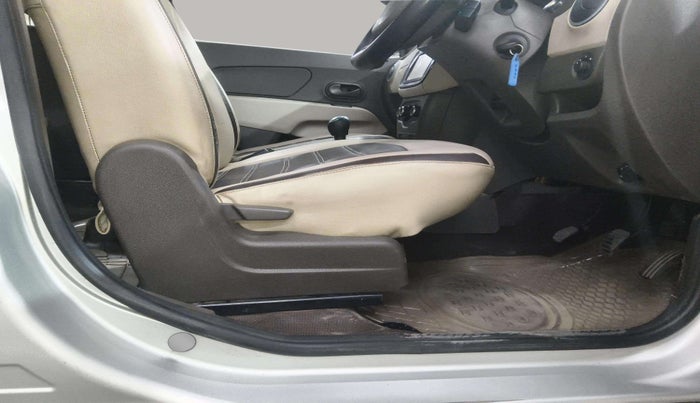 2017 Renault Lodgy 110 PS RXL STEPWAY 8 STR, Diesel, Manual, 66,243 km, Driver Side Adjustment Panel