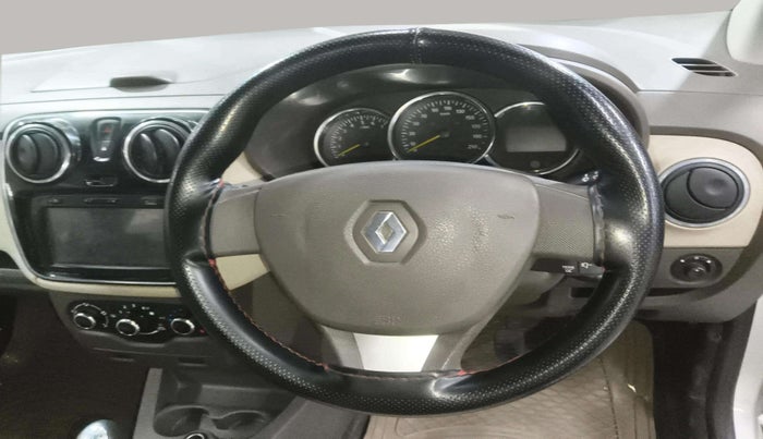 2017 Renault Lodgy 110 PS RXL STEPWAY 8 STR, Diesel, Manual, 66,243 km, Steering Wheel Close Up