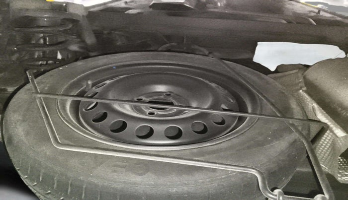 2017 Renault Lodgy 110 PS RXL STEPWAY 8 STR, Diesel, Manual, 66,243 km, Spare Tyre