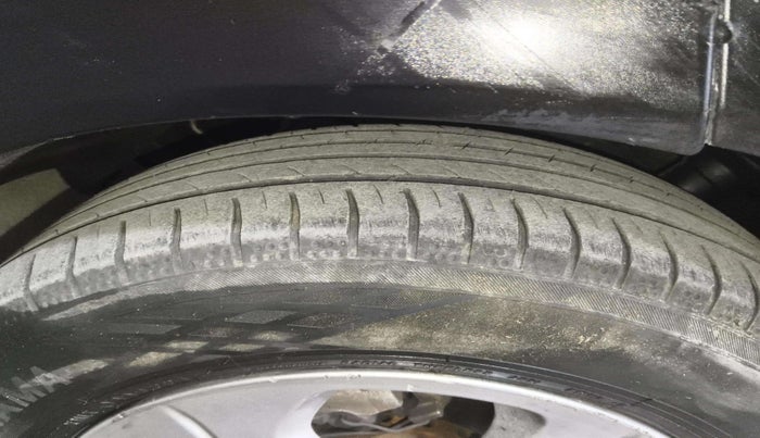 2017 Renault Lodgy 110 PS RXL STEPWAY 8 STR, Diesel, Manual, 66,243 km, Right Front Tyre Tread