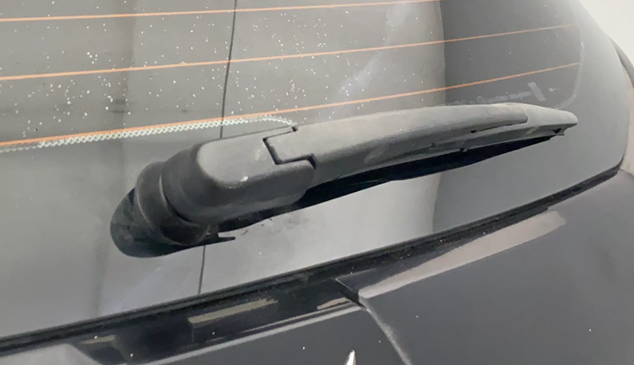 2023 Mahindra XUV300 W8 (O) 1.2 PETROL, Petrol, Manual, 27,880 km, Rear Wiper