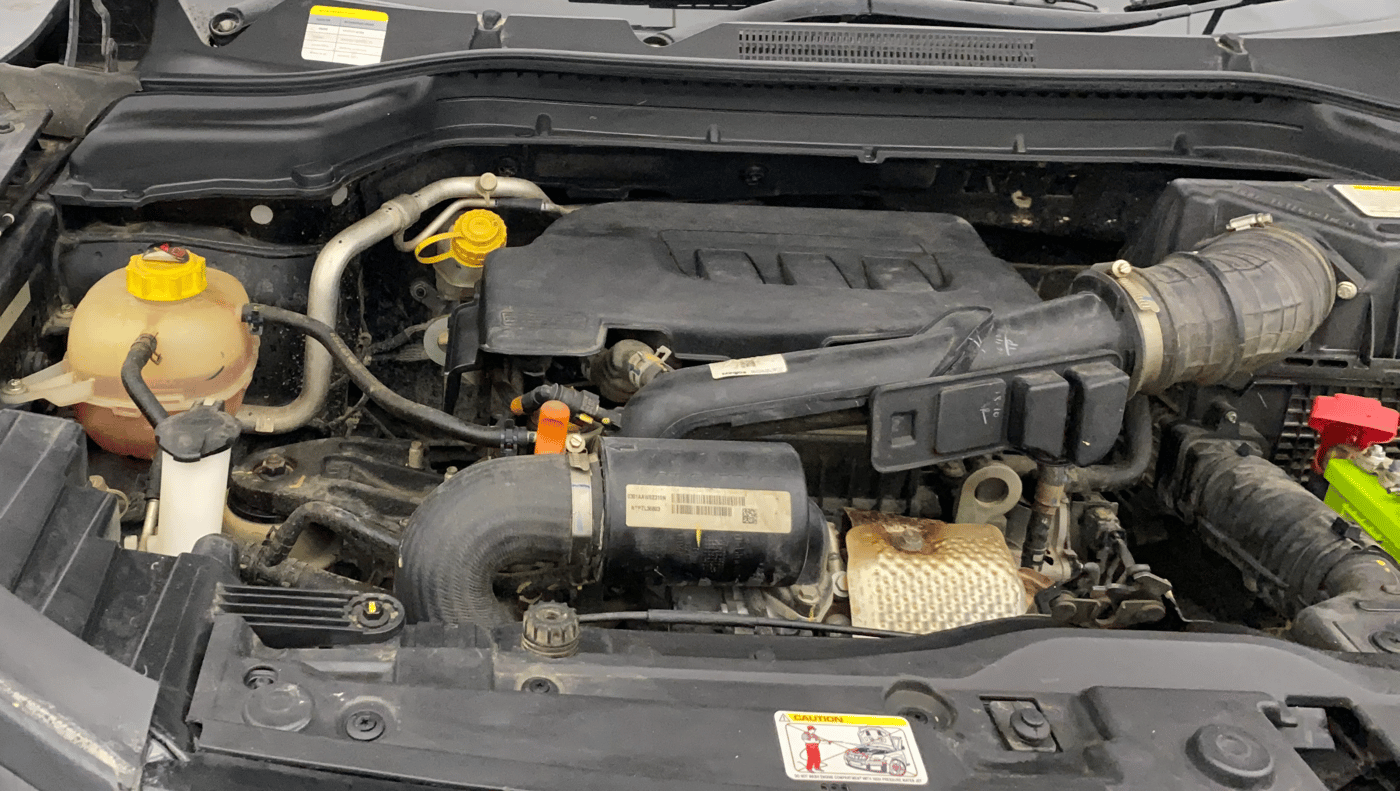 2023 Mahindra XUV300 W8 (O) 1.2 PETROL, Petrol, Manual, 27,880 km, Engine View - Right