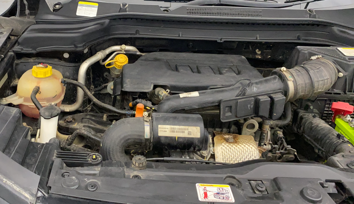 2023 Mahindra XUV300 W8 (O) 1.2 PETROL, Petrol, Manual, 27,880 km, Engine View - Right