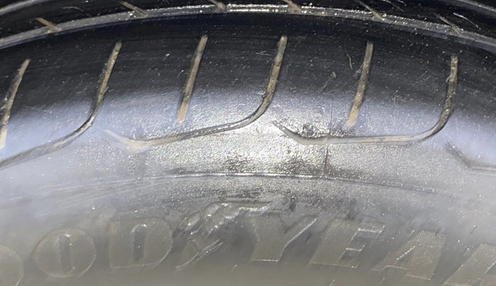 2021 Maruti Ertiga VXI CNG, CNG, Manual, 97,958 km, Right Front Tyre Tread