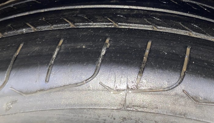 2021 Maruti Ertiga VXI CNG, CNG, Manual, 97,958 km, Left Front Tyre Tread