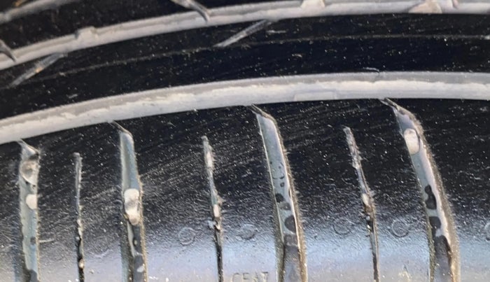 2021 Maruti Baleno ZETA PETROL 1.2, Petrol, Manual, 71,303 km, Right Rear Tyre Tread