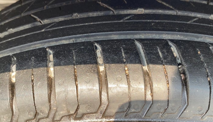 2021 Maruti Baleno ZETA PETROL 1.2, Petrol, Manual, 71,303 km, Left Front Tyre Tread