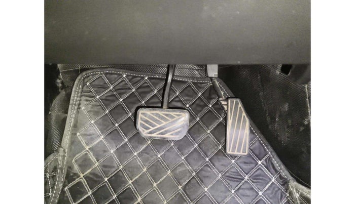 2019 Maruti Swift VDI AMT, Diesel, Automatic, 75,971 km, Pedals