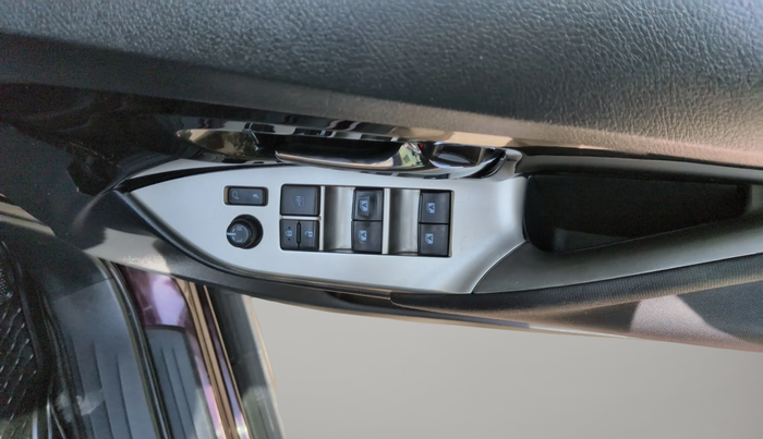 2021 Toyota Innova Crysta 2.4 VX 7 STR, Diesel, Manual, 51,576 km, Driver Side Door Panels Control