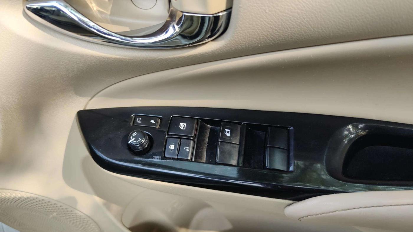 2018 Toyota YARIS VX CVT, Petrol, Automatic, 56,739 km, Driver Side Door Panels Control