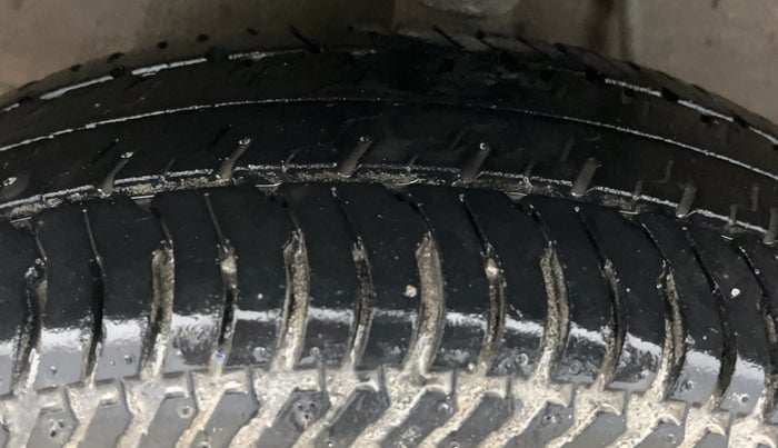 2017 Maruti Alto K10 VXI, Petrol, Manual, 26,027 km, Left Front Tyre Tread
